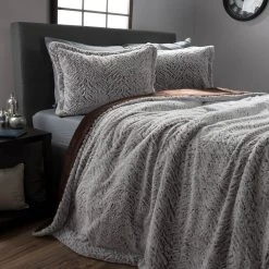 Brand new ???? Lavish Home Faux Fur Comforter Set ???? -J. Queen New York shop unnamed file 1057