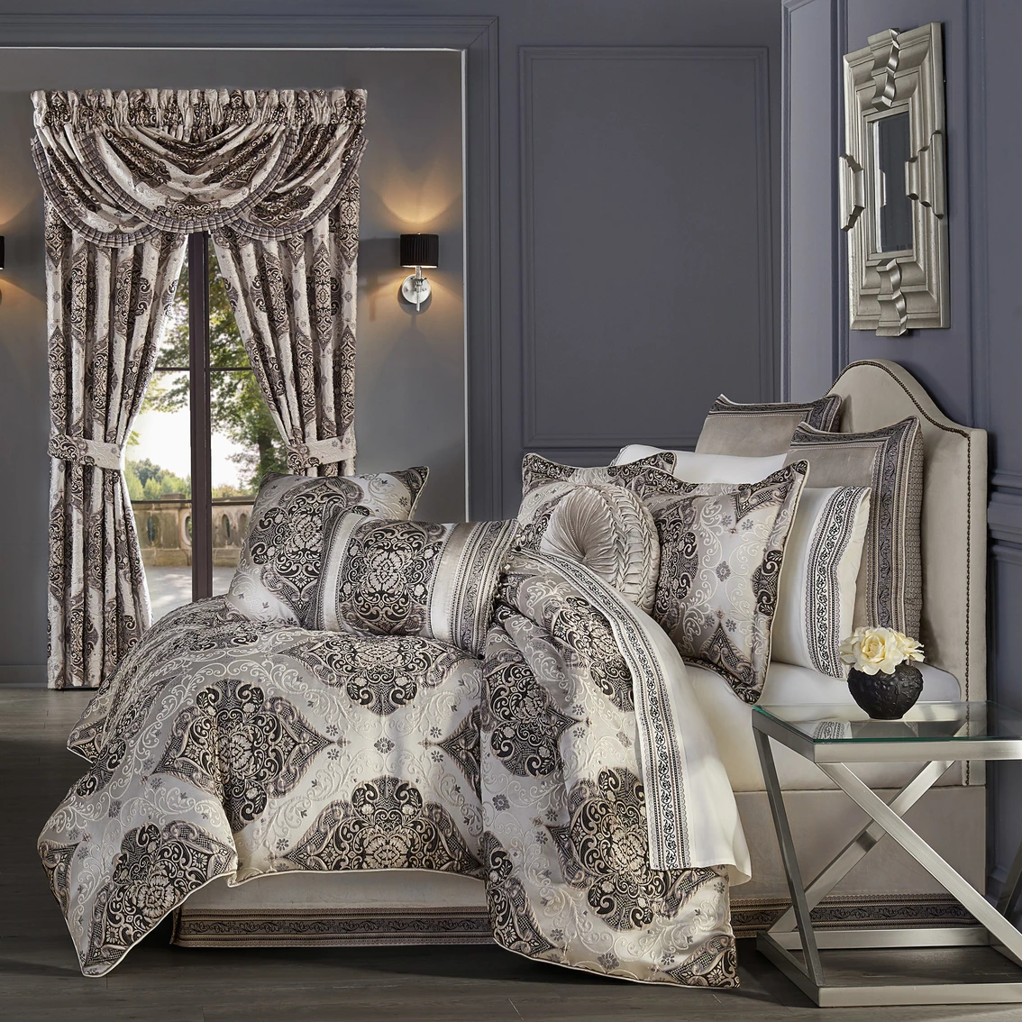 New ⭐ J. Queen New York Vera Silver Comforter Set ✔️ 1 New ⭐ J. Queen New York Vera Silver Comforter Set ✔️