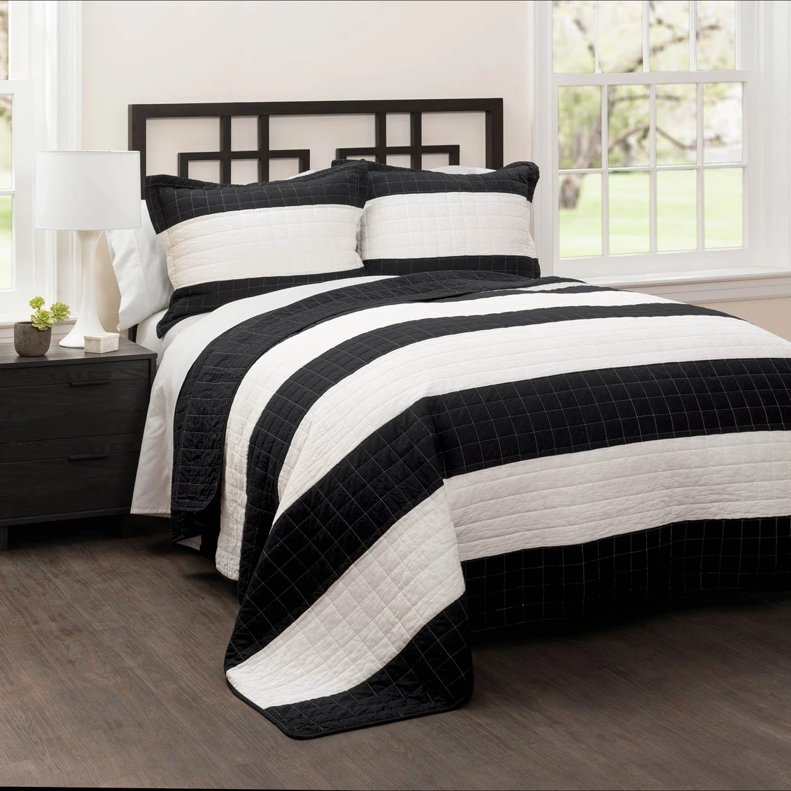 Brand new ???? Lush Decor Stripe 3 Pc. Quilt Set ???? 1 Brand new ???? Lush Decor Stripe 3 Pc. Quilt Set ????