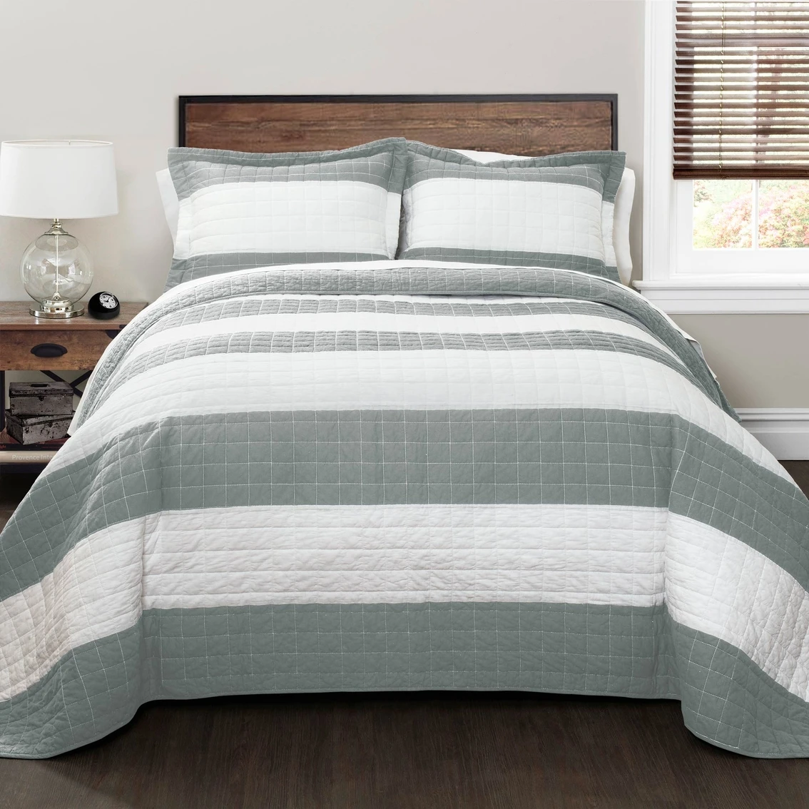 Brand new ???? Lush Decor Stripe 3 Pc. Quilt Set ???? 2 Brand new ???? Lush Decor Stripe 3 Pc. Quilt Set ???? - Image 2