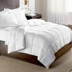 Brand new ???? MGM Grand At Home Grand Collection All Season Down Alternative Comforter ????