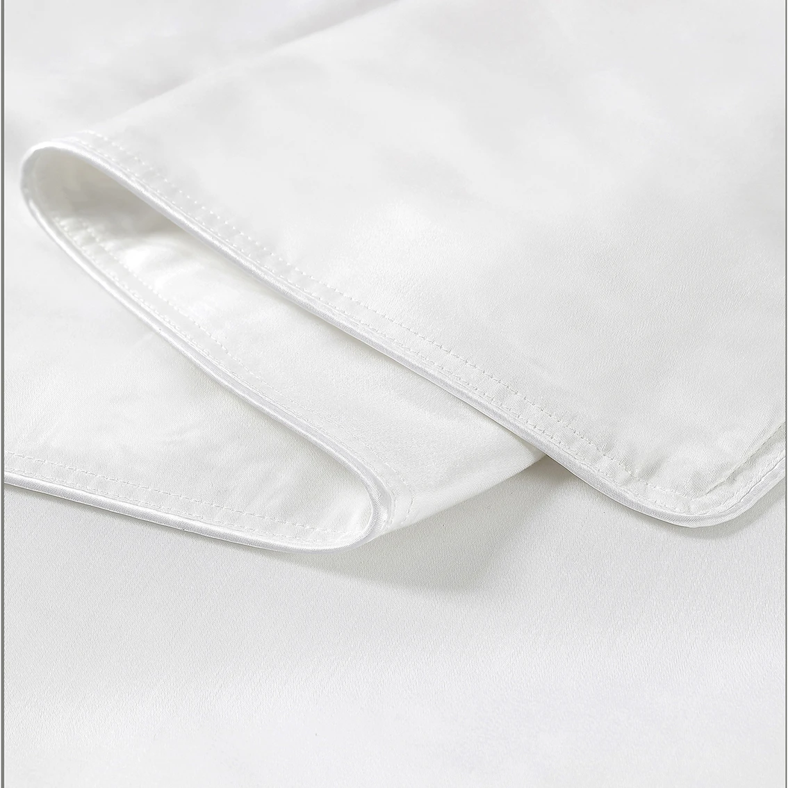 Best Sale ???? Martha Stewart Collection 300TC Silk Light Warmth Comforter ???? 3 Best Sale ???? Martha Stewart Collection 300TC Silk Light Warmth Comforter ???? - Image 3