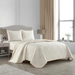 Brand new ⌛ Grand Avenue Valentine 3 Pc. Quilt Set ❤️